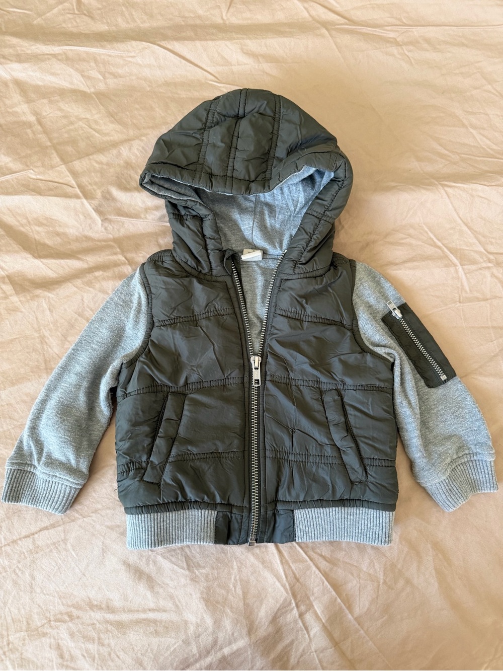 Tucker + Tate Kids Hooded Puffer Jacket in Charcoal and Heather Gray 9M